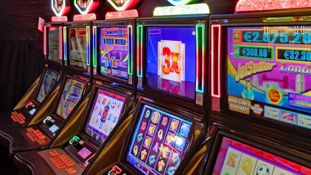 Playing Online Slot Games 